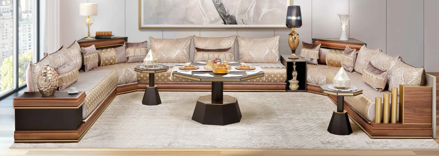 Salon marocain (sedari) en bois foncé marron et noir et doré, modèle sur mesure avec livraison et installation gratuites dans les Alpes-Maritimes